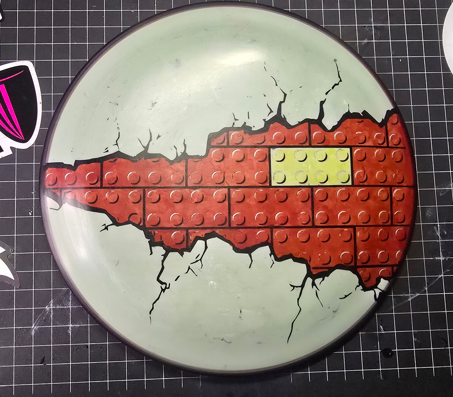 Trash Panda Procyon Distance Driver 11.5 | 4 | -1 | 2 – Recycled LEGO Disc with Cracked Design